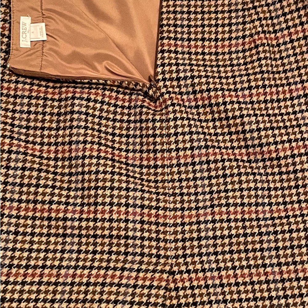 FALL SKIRT - SIZE 4! A MUST HAVE 🧡